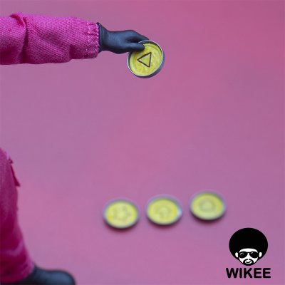 Охранник ("Игра в кальмара", Squid Game)  - КОЛЛЕКЦИОННАЯ ФИГУРКА 1/12 scale Red Suit Game Guard (WKT01A) - Wikee Toys