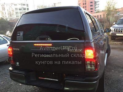 Тёмно-серый Саммитр В2 на Тойота Хайлюкс Рево 2018 от Авенджер Урал, установка в Екатеринбурге