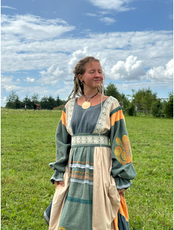 Платье праздничное из крапивы "Павлин Мавлин"