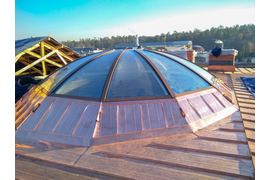 Стеклянный купол на доме