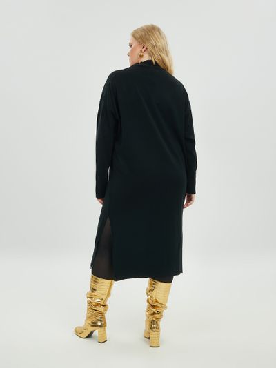 Трикотажное платье с воротником-стойкой