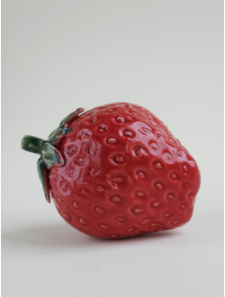 Клубника большая