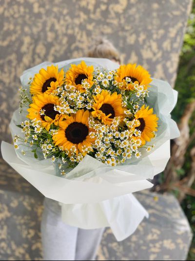 7 подсолнухов с ромашками