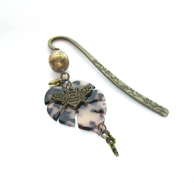 Закладка "Пионовое лето" с японской бусиной тенша и бисером, коллекция Мимолетности