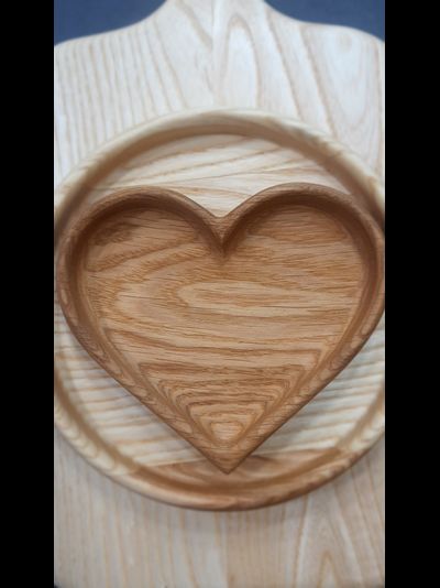 Тарелочка в виде сердца: диаметр 14 см, дуб