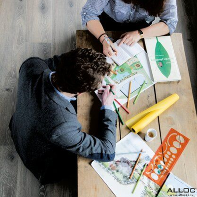 Декор ламината Alloc Original Дуб Светло-Серый Элегант 04461 в интерьере комнаты