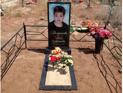 Памятник из гранита Карелия (от 800x400x60 мм)