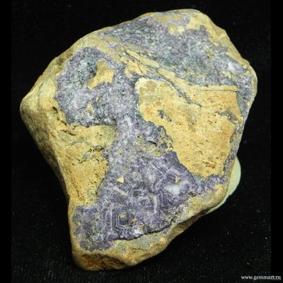 Флюорит (ратовкит) на буром кварците галтовка морем