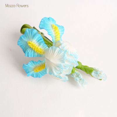 Заколка с голубым ирисом "Море грез". Цветы из полимерной глины.