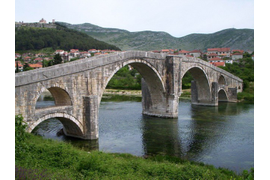 Экскурсия из Дубровника в город Требинье Босния и Герцеговина.Транспорт- комфортабельный автомобиль (1-4 человек)
