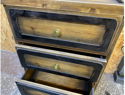 Chest of drawer