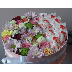 Сладкая коробочка с цветами и раффаэлло