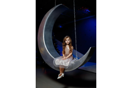 Месяц. Качели из стеклопластика