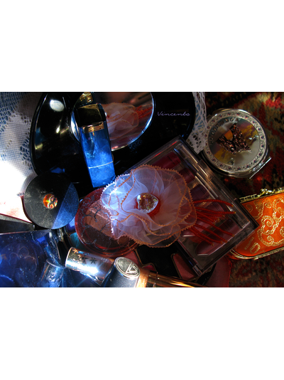 Брошь-цветок из органзы "Сердце в подарок"