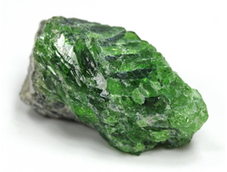 Хромдиопсид, необработанный "дикий" образец, Россия, Якутия (26*15*12 мм, 6,6 г) №28335