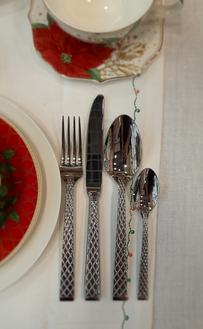 Набор столовых приборов швейцарского бренда Sola, 24 предмета на 6 персон: 6 столовых ложек, 6 столовых вилок, 6 столовых ножей, 6 чайных ложек