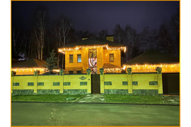 Новогодняя подсветка дома в Иркутске