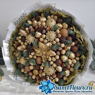 Букет с орехами и зимним декором