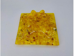 Маленькая тарелка с бантиком с белым янтарем