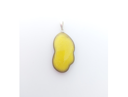 Кулон из белого янтаря с окантовкой