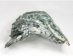 Серпентин, необработанный, дикий образец, Россия, КЧР, Урупский район (82*44*38 мм, 128 г) №37611