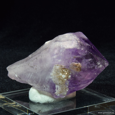 Аметист - кристалл с включениями