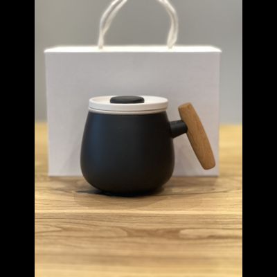 Кружка для заваривания с деревянной ручкой черная