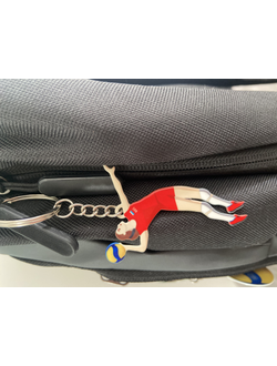 Брелок металлический двусторонний "Нападающая"