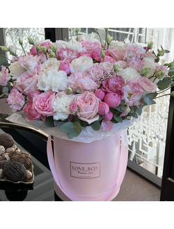 Букет в шляпной коробке микс цветов L