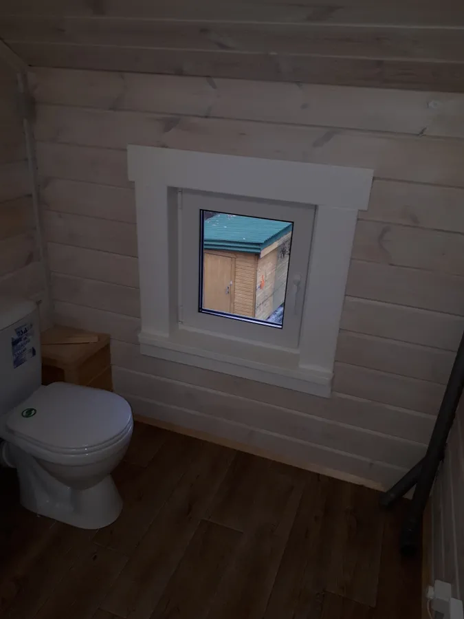 Маленькое Окно в санузел