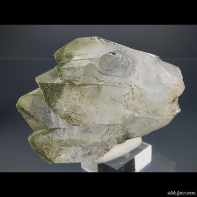 Горный хрусталь, "фаден - с белой полосой" с включениями хлорита. Северная Осетия. 68*44*20мм