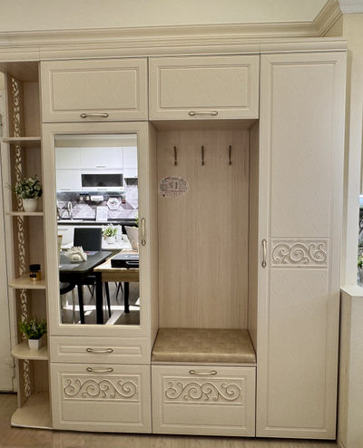 ПРИХОЖАЯ ТИФФАНИ