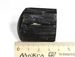 Турмалин чёрный шерл, кристалл стоячий, полированная верхушка, Бразилия (39*33*18 мм, 50 г) №29740