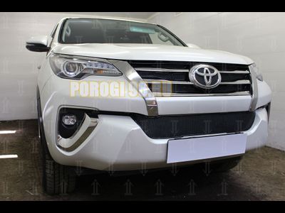 Защита радиатора Toyota Fortuner 2015- (6 частей) black верх PREMIUM