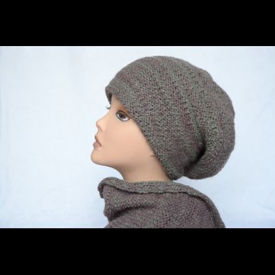 Вязаный комплект берет и шарф бежево - сиреневый Vizio 5142