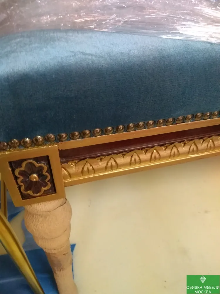 Обивка кушетки декоративным гвоздем
☎  WHATSAPP 8(909)-966-27-18