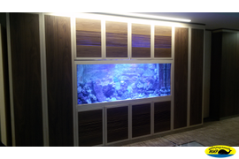Встроенный морской аквариум