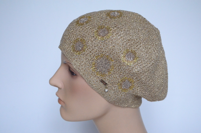 Демисезонный берет вязаный женский Vizio Италия 6607 золото с украшениями