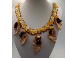 Колье из Чешского бисера с натуральным янтарем