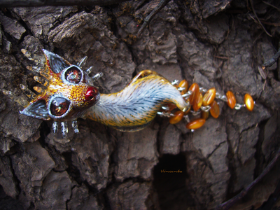 "Пятихвостая кицунэ, разжигающая пламя лисица", фэнтези-брошь в восточном стиле