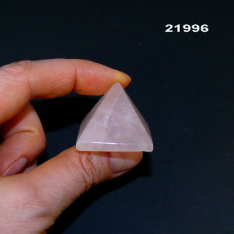 Розовый кварц натуральный (пирамида) арт.21996: 26,1г - 30*30*25мм