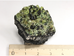 Хризолит (Перидот, Оливин), кристаллы на породе, США (37*27*27 мм, 27 г) №38089