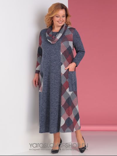 Модель: А-3079. Серое платье с клетчатыми красными вставками и карманами.