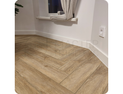 Плинтус ХДФ Dollken Cubu Flex Life 80мм Х 2,5 м 1013/5012 Белый в интерьере 6