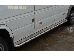 Пороги с накладным листом (средняя база) d53 для Mercedes-Benz Sprinter (2017-)