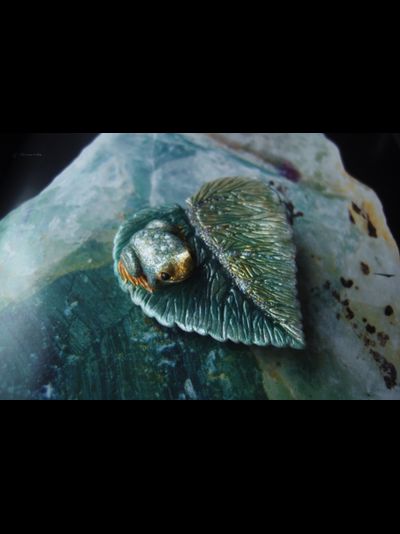 Брошь с лягушкой "Принцесса с окраин Ранней Осени"