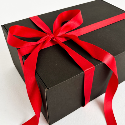 Большая подарочная коробка GILEV 37x26x12см с красной лентой и наполнителем