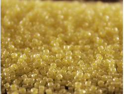 Toho 15 0142 Ceylon Banana Cream / Полупрозрачный глянцевый банановый крем