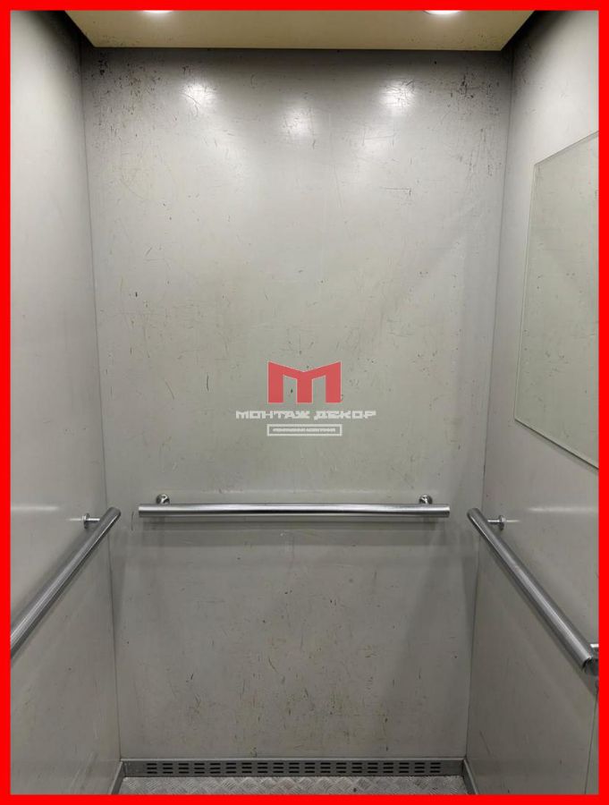 фото сильно поцарапанной лифтовой кабины ДО реставрации