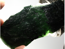 Серпентин, необработанный, дикий образец, Россия, КЧР, Урупский район (92*43*4 мм, 28 г) №37603